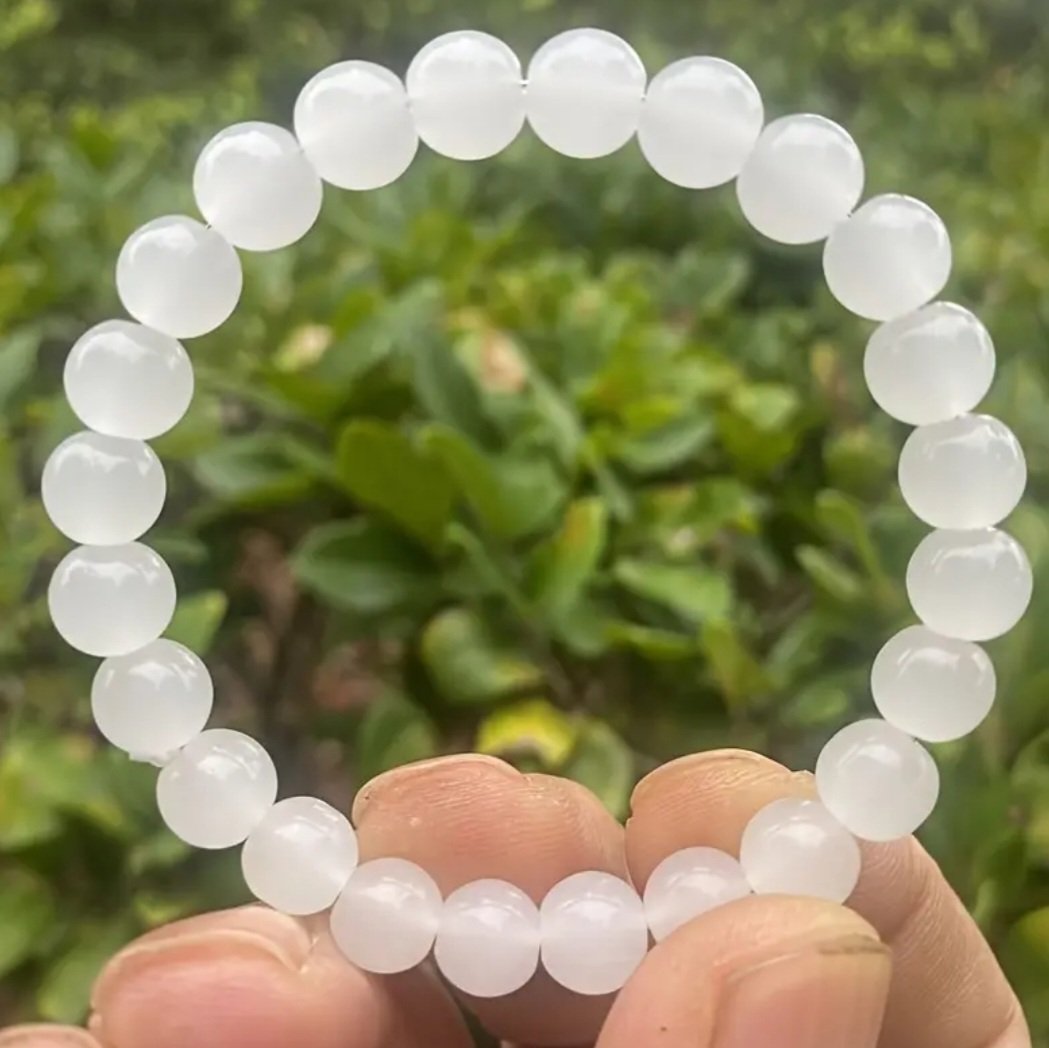 Luxury White Jade Bracelet – Soft, Pure Elegance - Image 4