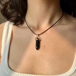 Black Pendant Necklace – Simple, Stylish & Eye-Catching”