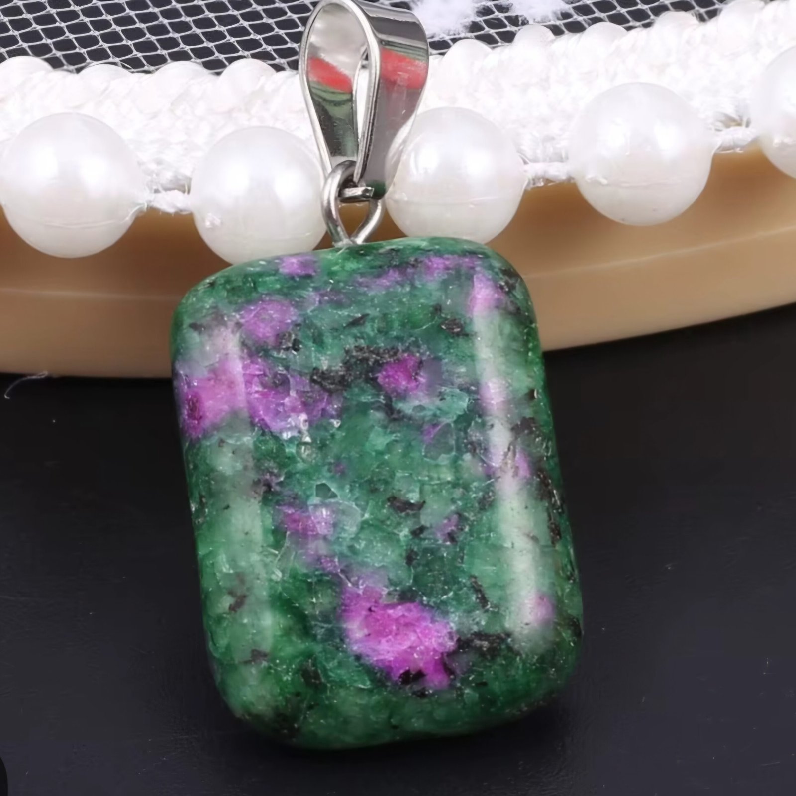 looming Elegance – Natural Flower Pendant Necklace” - Image 3