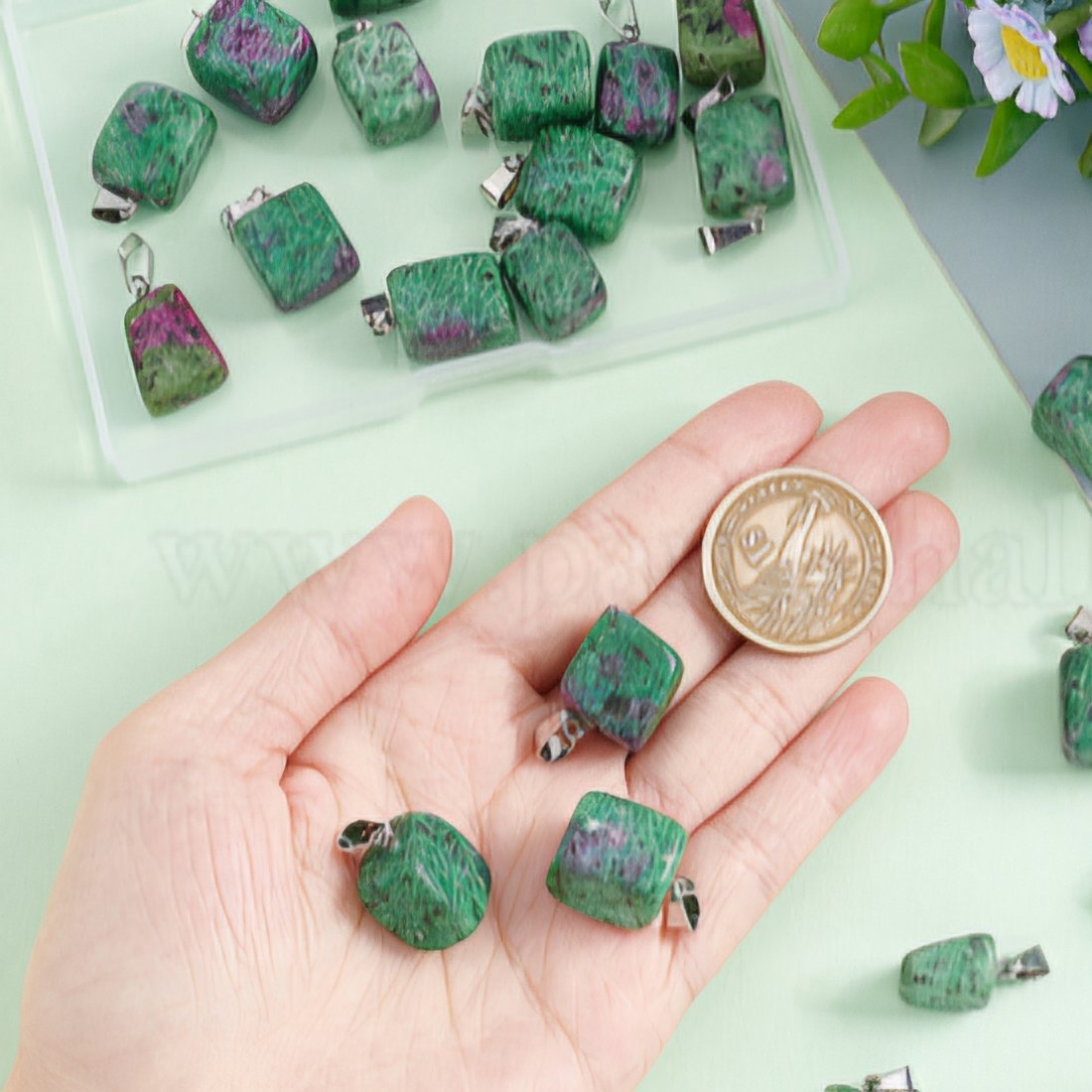 looming Elegance – Natural Flower Pendant Necklace”