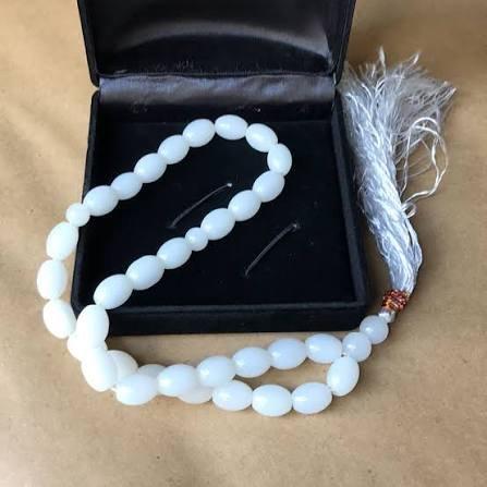 White Oval Jade Tasbeeh 33 Beads – Elegant Spiritual Prayer Beads 🤍✨ - Image 3